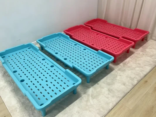 Kinder-Plastikbett