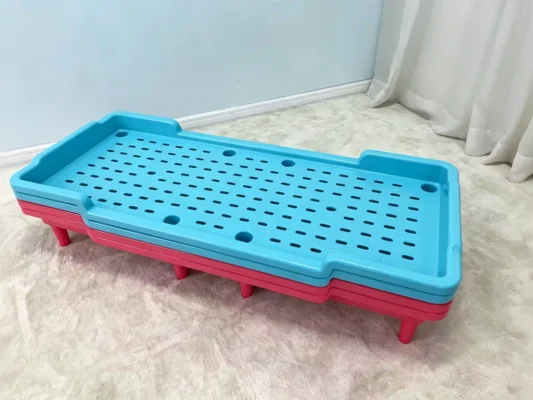 Plastikbett für Kinder