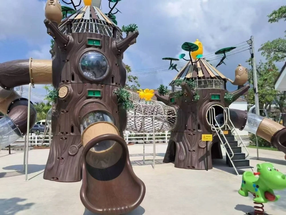 Terrain de jeu extérieur dans un parc forestier pour des projets de jeu inspirés par la nature 11 parc forestier aire de jeux extérieure