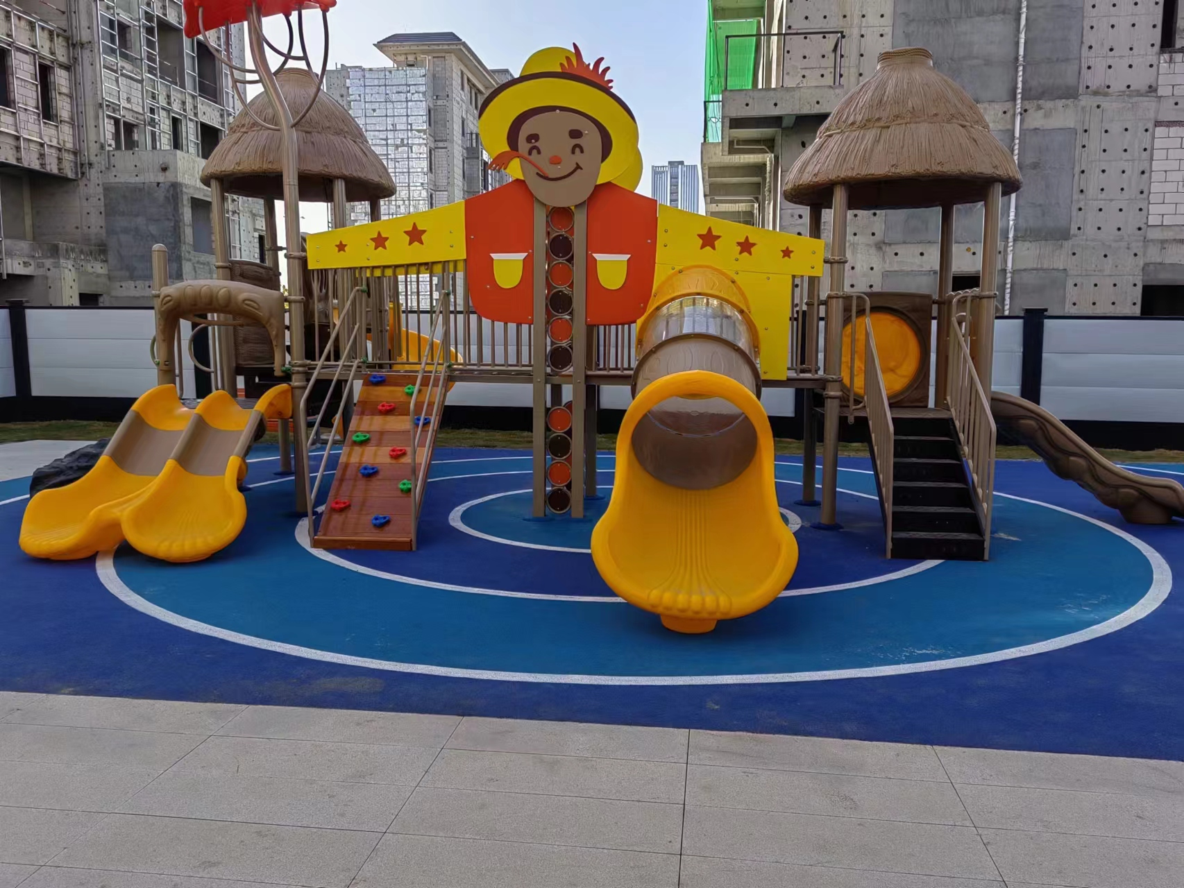 How Do You Choose The Right Playground Swing Set For Your Backyard Or Community Space? 2 outdoor playsets